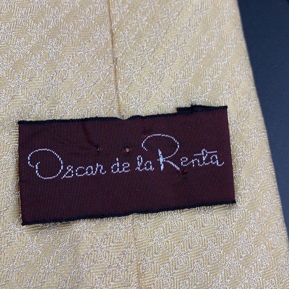 Oscar de la Renta Tie - Picture 3 of 3